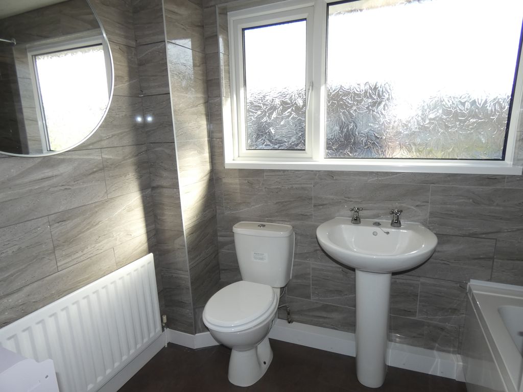 Family Bathroom- click for photo gallery